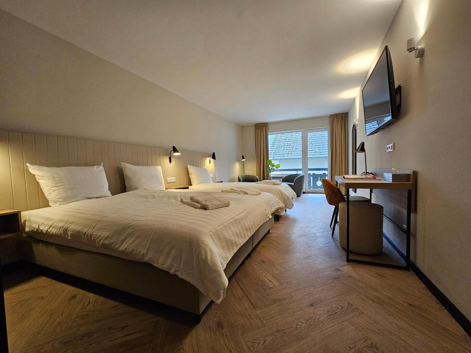 May Hotel Майшос Экстерьер фото