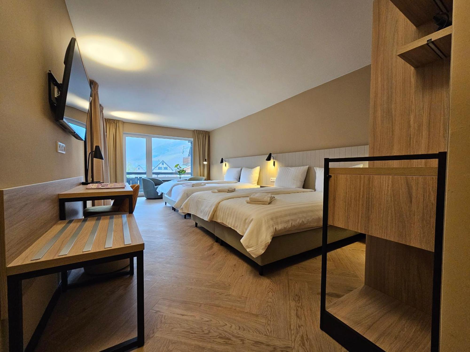 May Hotel Майшос Экстерьер фото