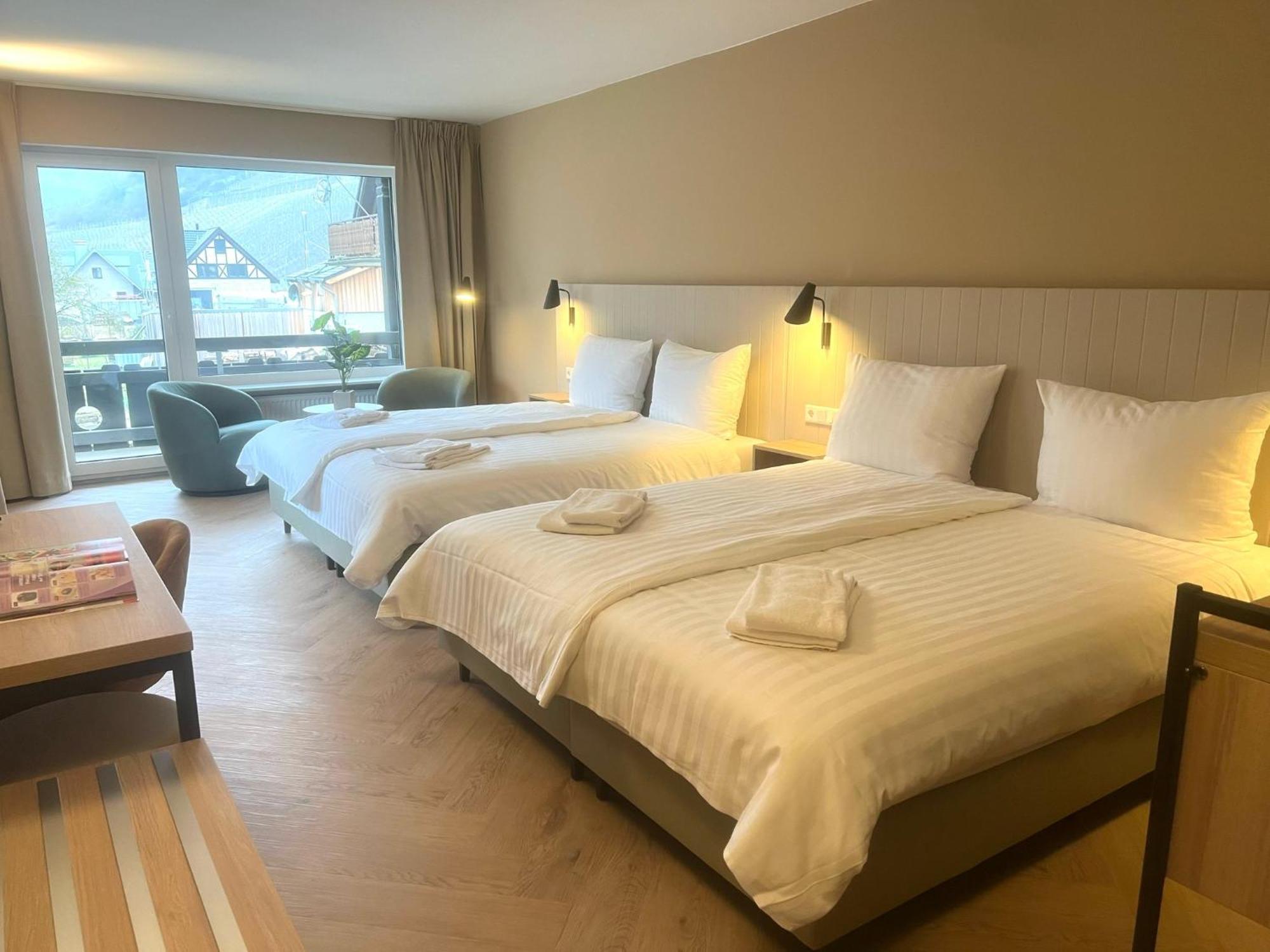 May Hotel Майшос Экстерьер фото