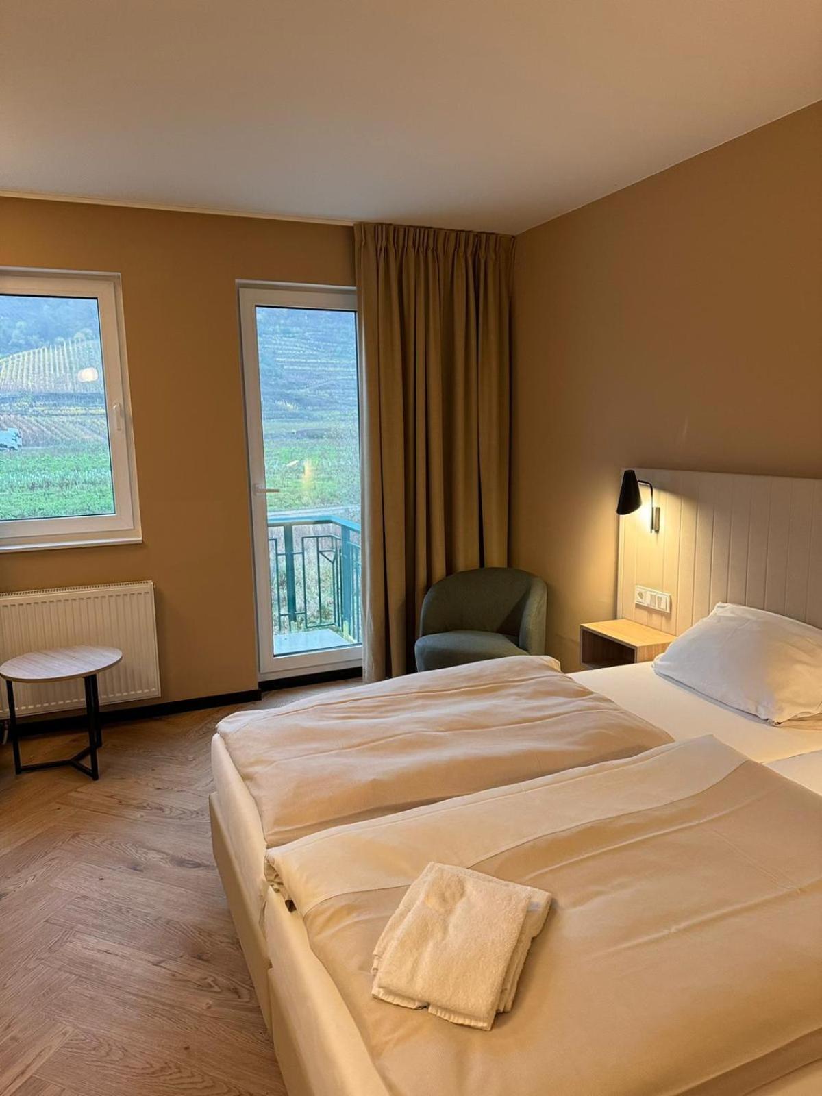 May Hotel Майшос Экстерьер фото